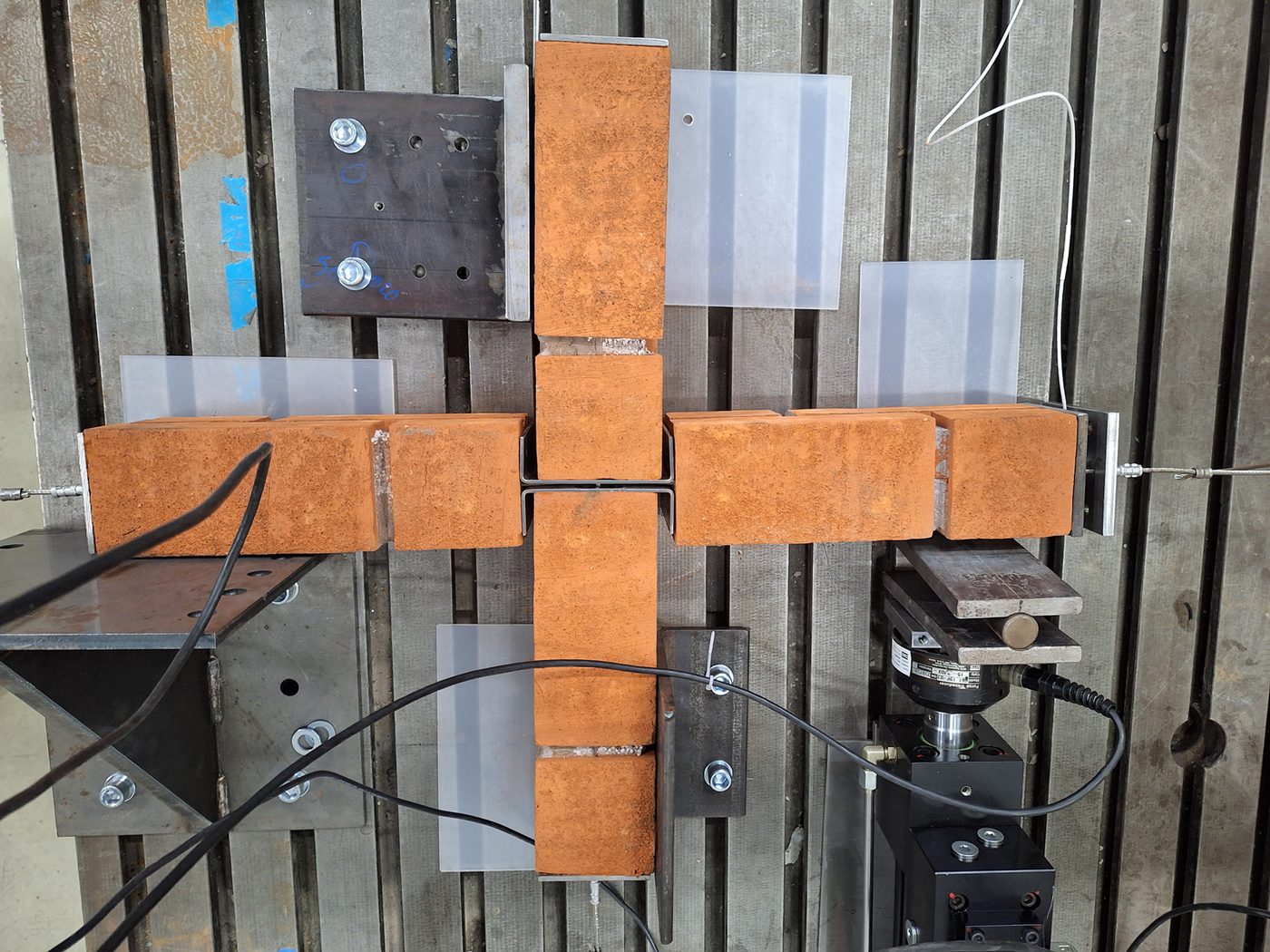 Reversible and adaptive construction